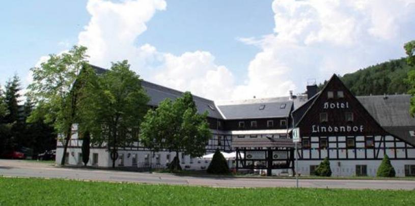 14084 Motorrad Hotel Lindenhof im Erzgebirge.jpg