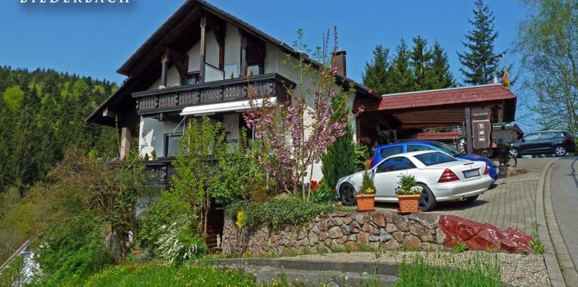 14376 Motorrad Hotel Sonnhalde im Schwarzwald.jpg
