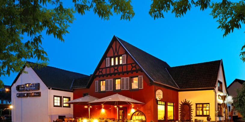 15924 Motorrad Hotel Beim Holzschnitzer in der Eifel.jpg