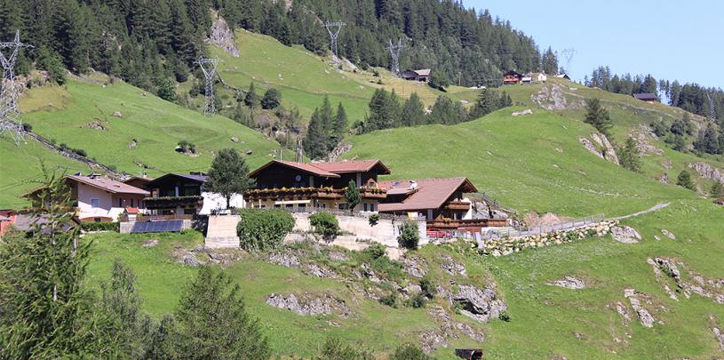 13888 Motorrad Hotel Granstein in Tirol.jpg