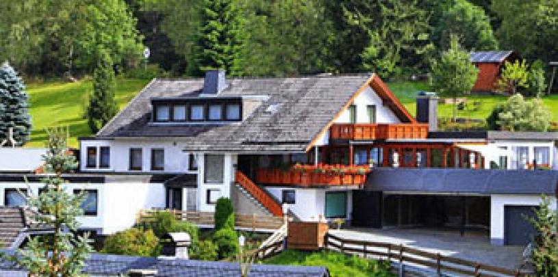 20914 Motorrad Hotel Dorfkrug im Sauerland.jpg