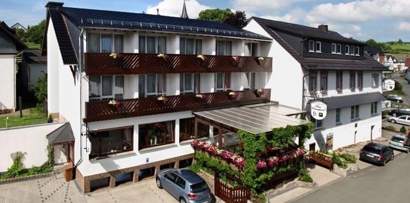 20889 Motorrad Hotel Wiesengrund im Sauerland.jpg