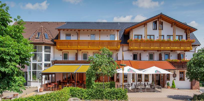 14237 Motorrad Hotel zur Burg im Schwarzwald.jpg