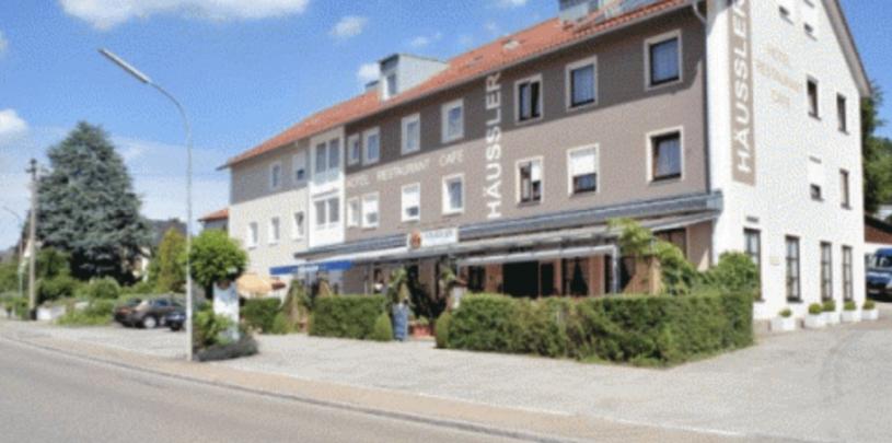 12376 Motorrad Hotel Häußler in Oberbayern.jpg