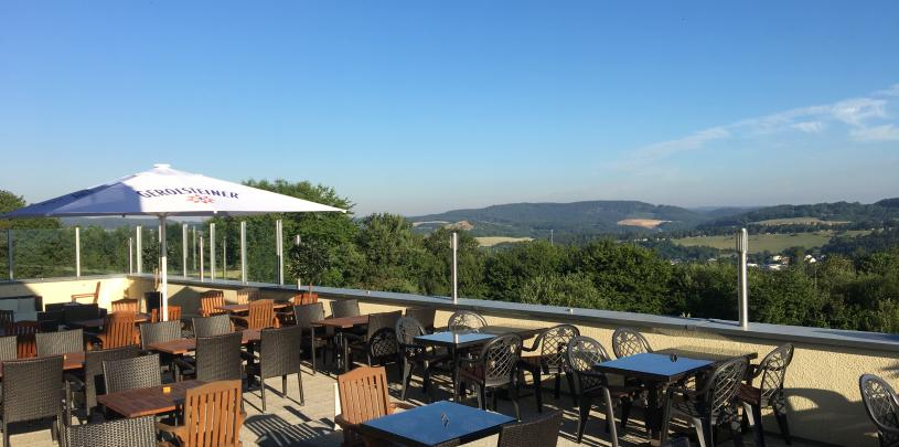 21642 Biker Hotel Löwenstein in der Eifel.JPG
