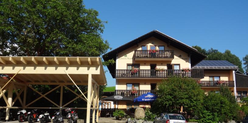 14913 Motorrad Hotel Neuhof im Bayerischen Wald.jpg
