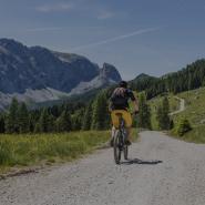 Zwei Ebiker auf einer Ebike Tour auch die Berge von Kärnten
