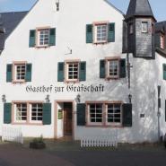 30870 Biker Gasthof Zur Grafschaft Mosel Ansicht.jpeg