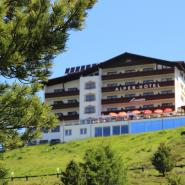 13994 Motorrad Hotel Laurin in Tirol 3.jpg