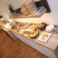 11300 Motorrad Hotel Traube am Bodensee Fruehstücks Buffet.jpg