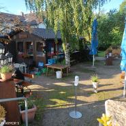 11060 Motorrad Hotel Zum Böhlgrund in den Franken Biergarten.jpg